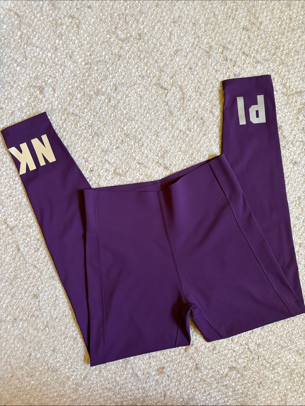 🏋🏻‍♀️ NWOT VICTORIAS SECRET PINK ACTIVE SIZE MEDIUM PURPLE COMPRESSION LEGGING
